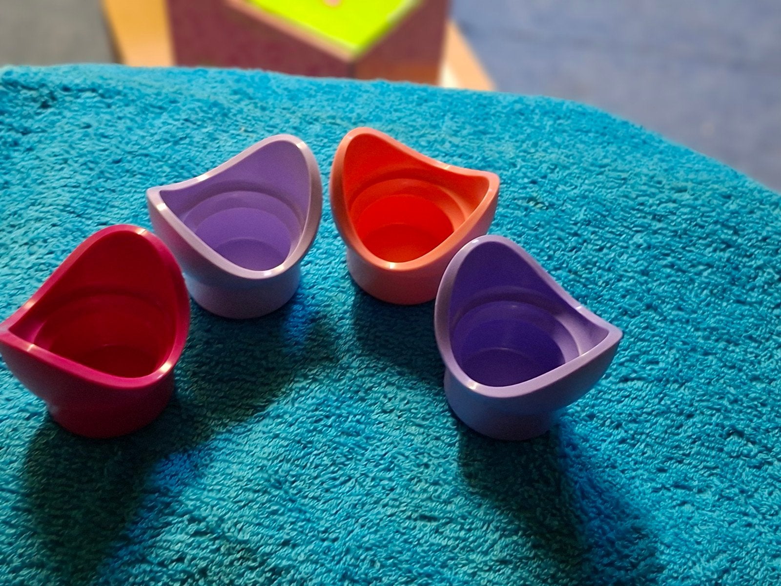 Tupperware Eierdopjes - Set van 4 in diverse kleuren, Verzenden, Overige typen, Nieuw, Vaatwasserbestendig