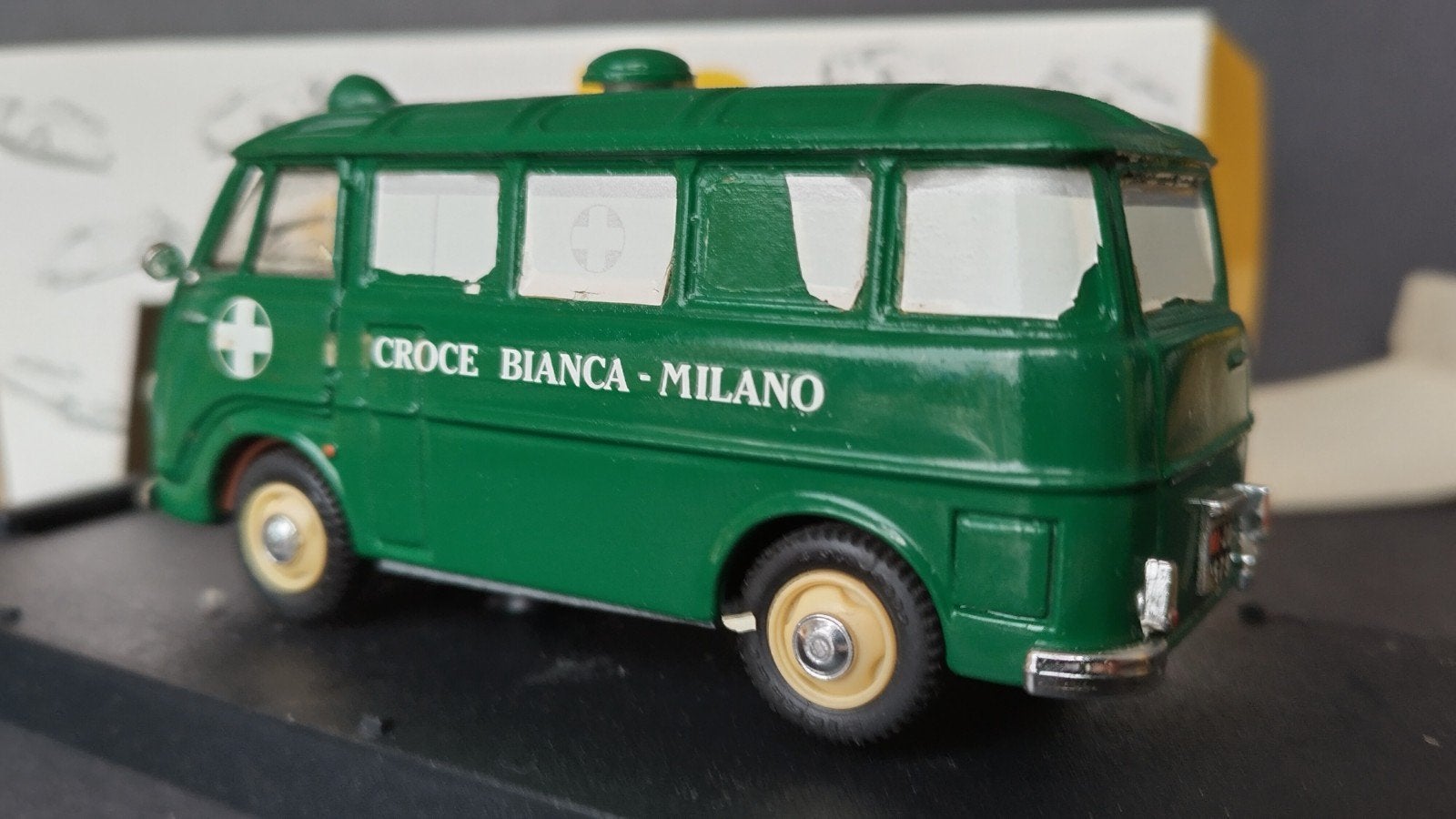 Alfa Romeo 2 ambulance Croce Bianco 1:43 Off 43 Pol, Overige merken, Auto, Verzenden, .