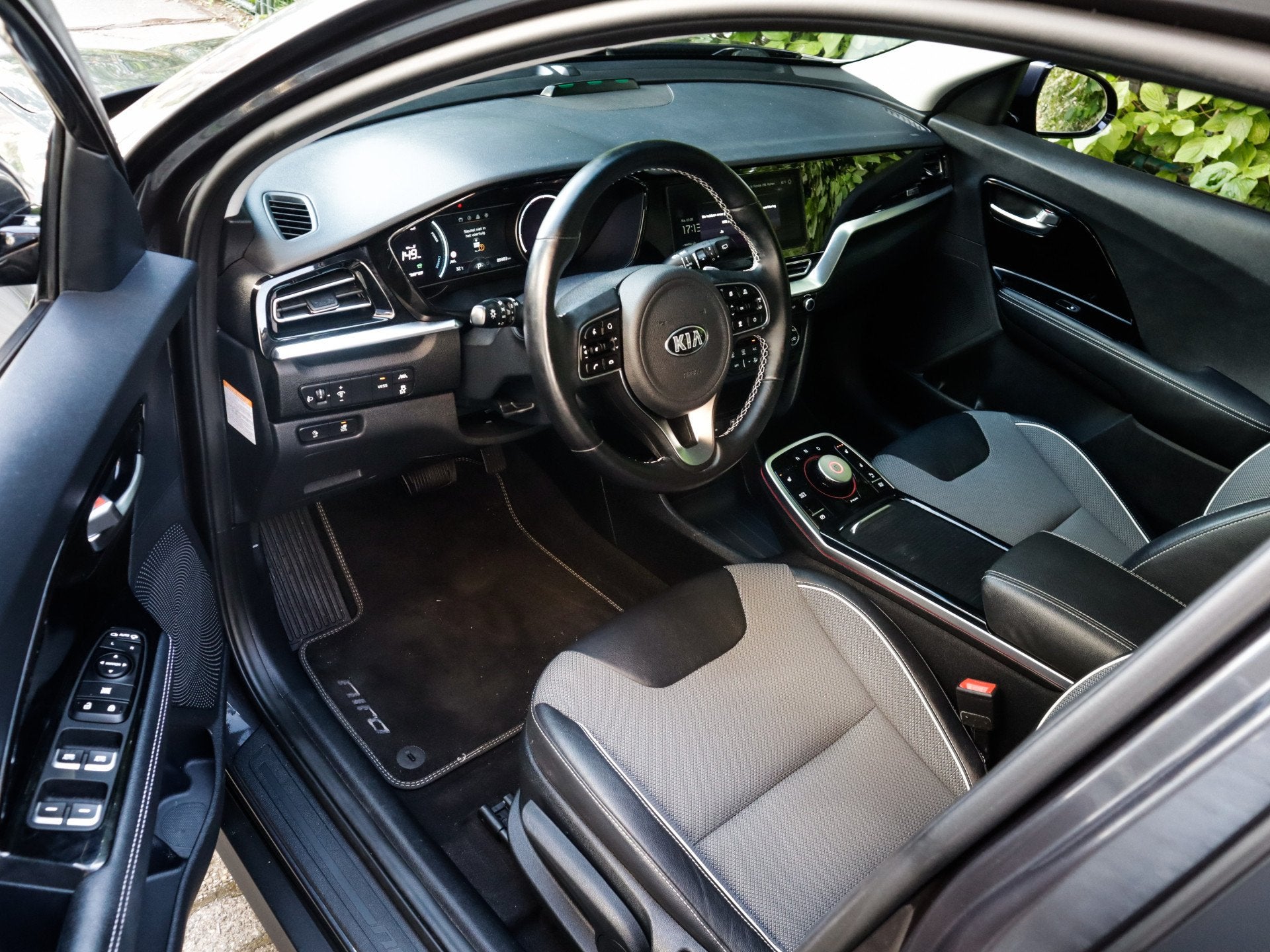 Kia e-Niro DynamicLine 64 kWh 3-Fase 1e-Eig. & Dealer-Onderh, Auto's, Gebruikt, Metallic lak, 1712 kg, Leder en Stof