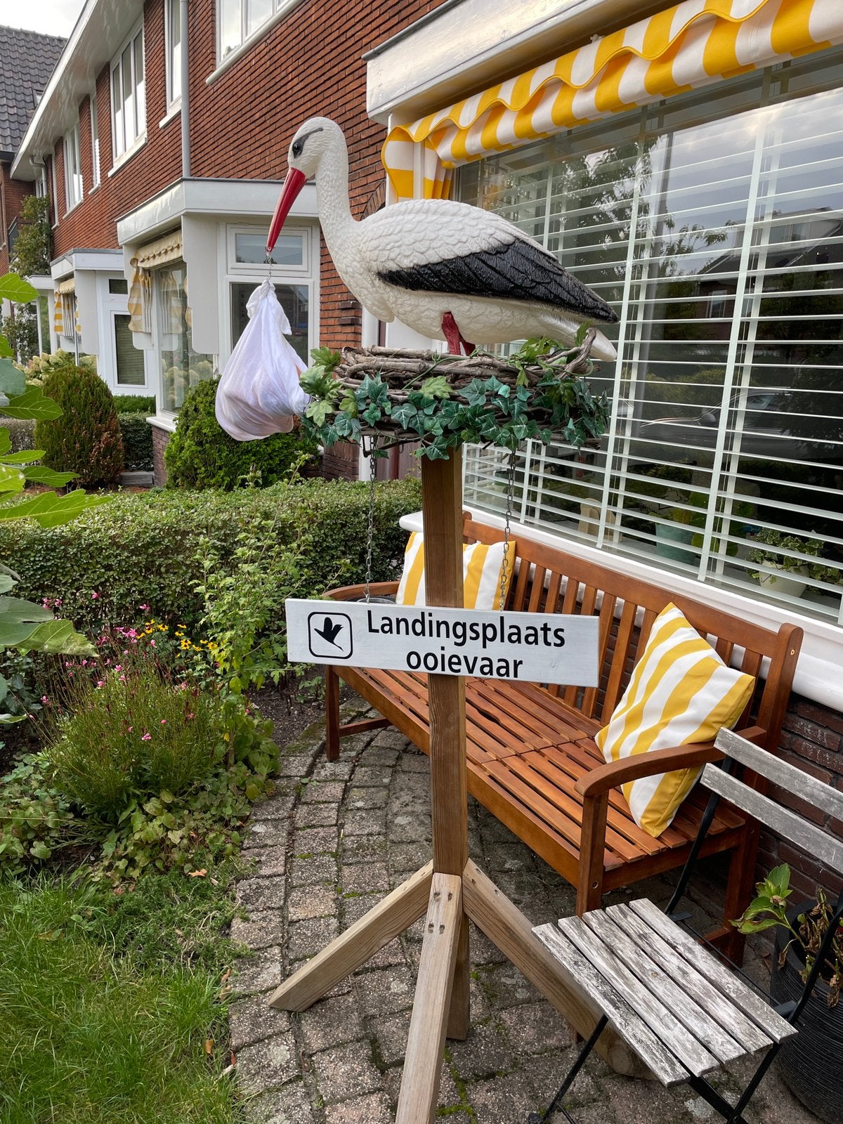 Ooievaar op paal voor geboorte, Ophalen, Gebruikt