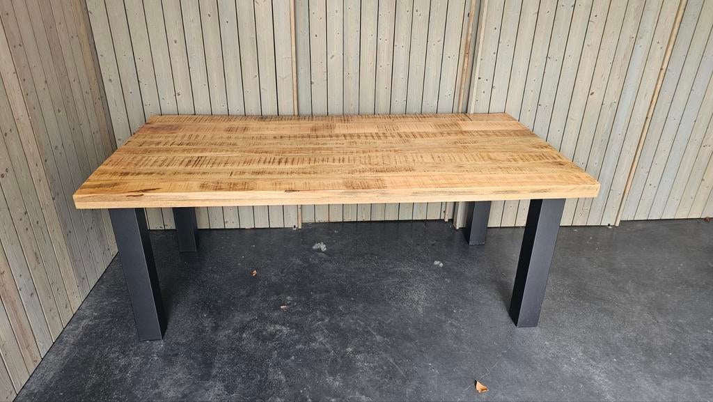Eetkamer tafel mango hout met stalen poten, Ophalen, 200 cm of meer, 50 tot 100 cm, Zo goed als nieuw