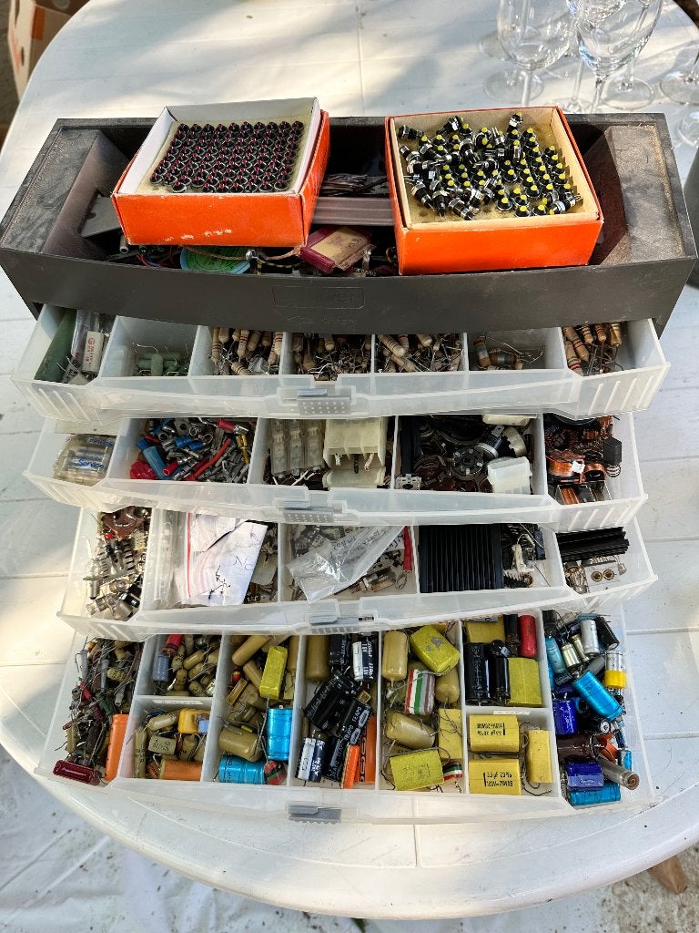 elektronica benodigdheden: lampjes, weerstanden, connectoren, Ophalen of Verzenden, Zo goed als nieuw
