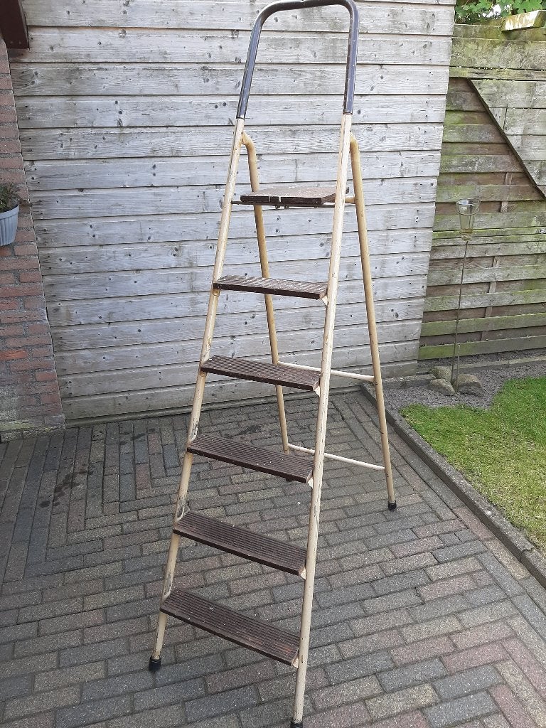 Huishoudtrap  5 hardhouten treden, Ophalen, Gebruikt, Trap, Minder dan 2 meter