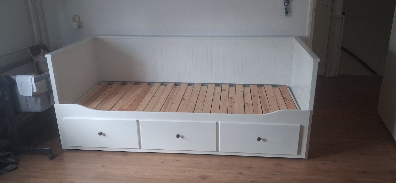 Hemnes bed  ,is inmiddels uit elkaar en staat in de garage., Ophalen, Eenpersoons, Wit, Zo goed als nieuw