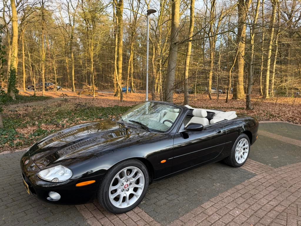Jaguar XKR 4.0 V8 Convertible Automaat 2002 Zwart, Auto's, Achterwielaandrijving, 8 cilinders, Cabriolet, 4 stoelen