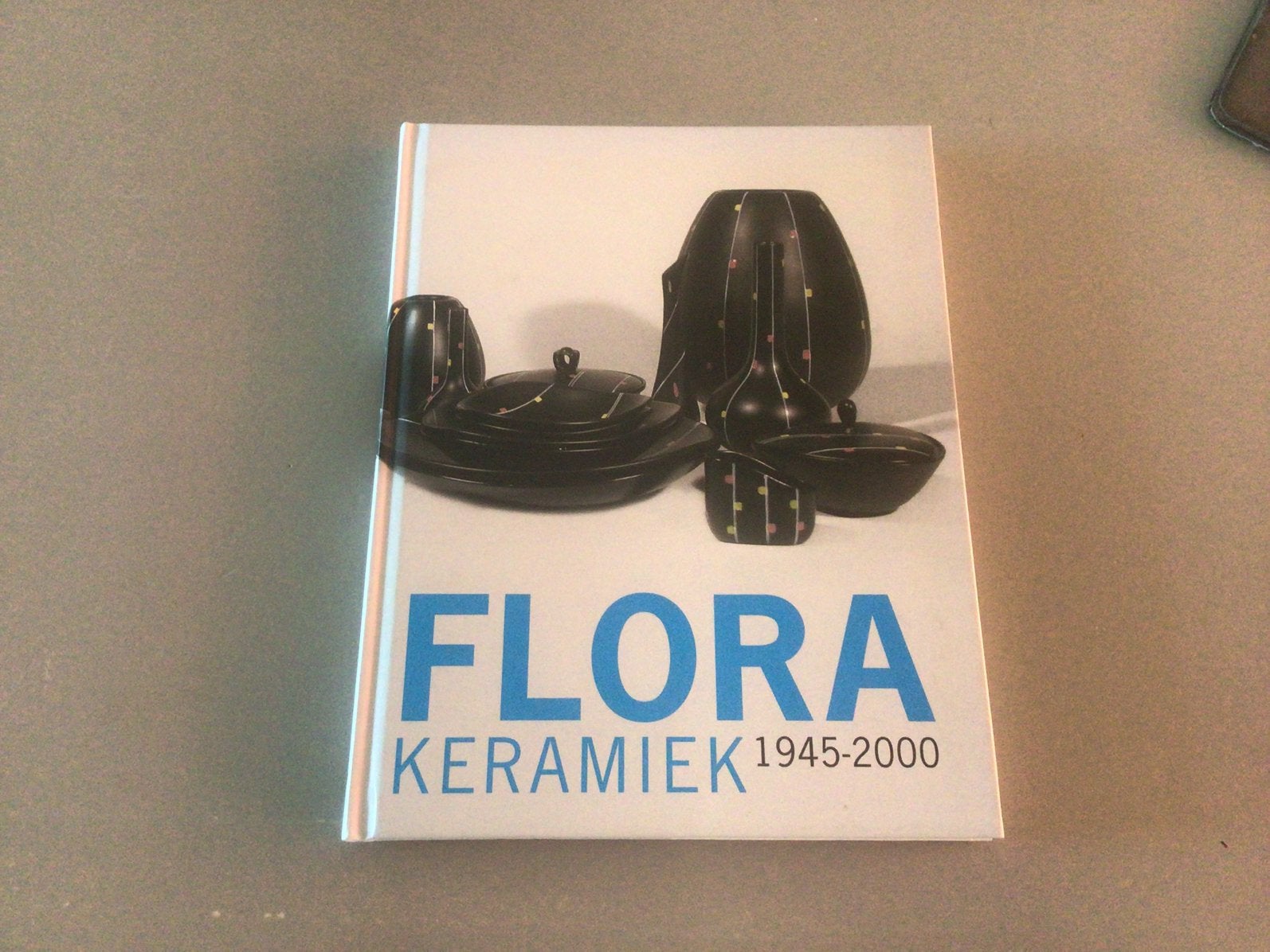 J. Broekmeijer - Flora Keramiek, Ophalen of Verzenden, Zo goed als nieuw, J. Broekmeijer; R. Zalmé; F. Visser