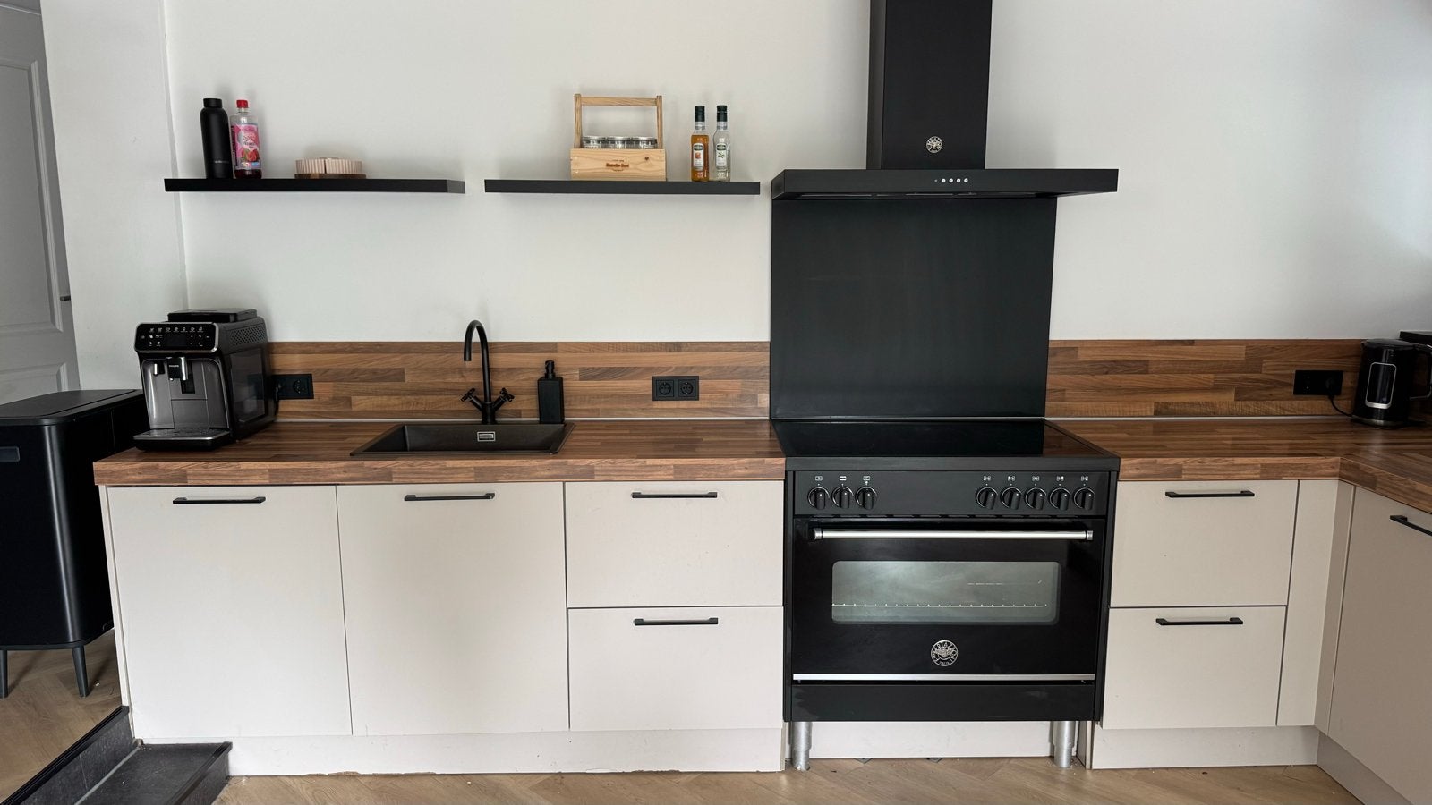 Complete moderne hoekkeuken (2020) - Keukenkampioen, Huis en Inrichting, Keuken | Complete keukens, Ophalen, Gebruikt, Hoekkeuken