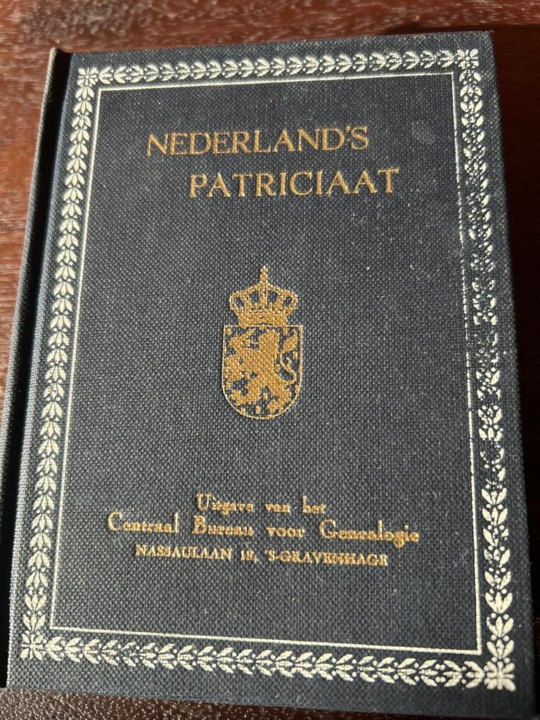 Nederland's Patriciaat - Genealogisch naslagwerk, Boeken, Overige Boeken, Gelezen, Ophalen of Verzenden