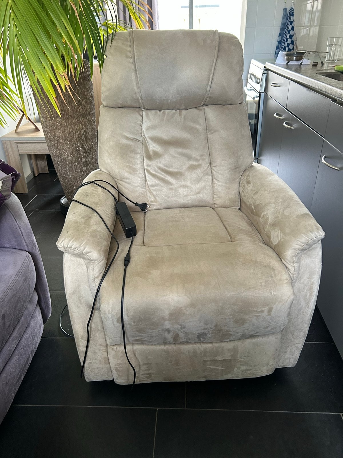 Elektrische sta-op stoel 06-18354183, Huis en Inrichting, Fauteuils, Ophalen of Verzenden, Gebruikt, Stof, 75 tot 100 cm