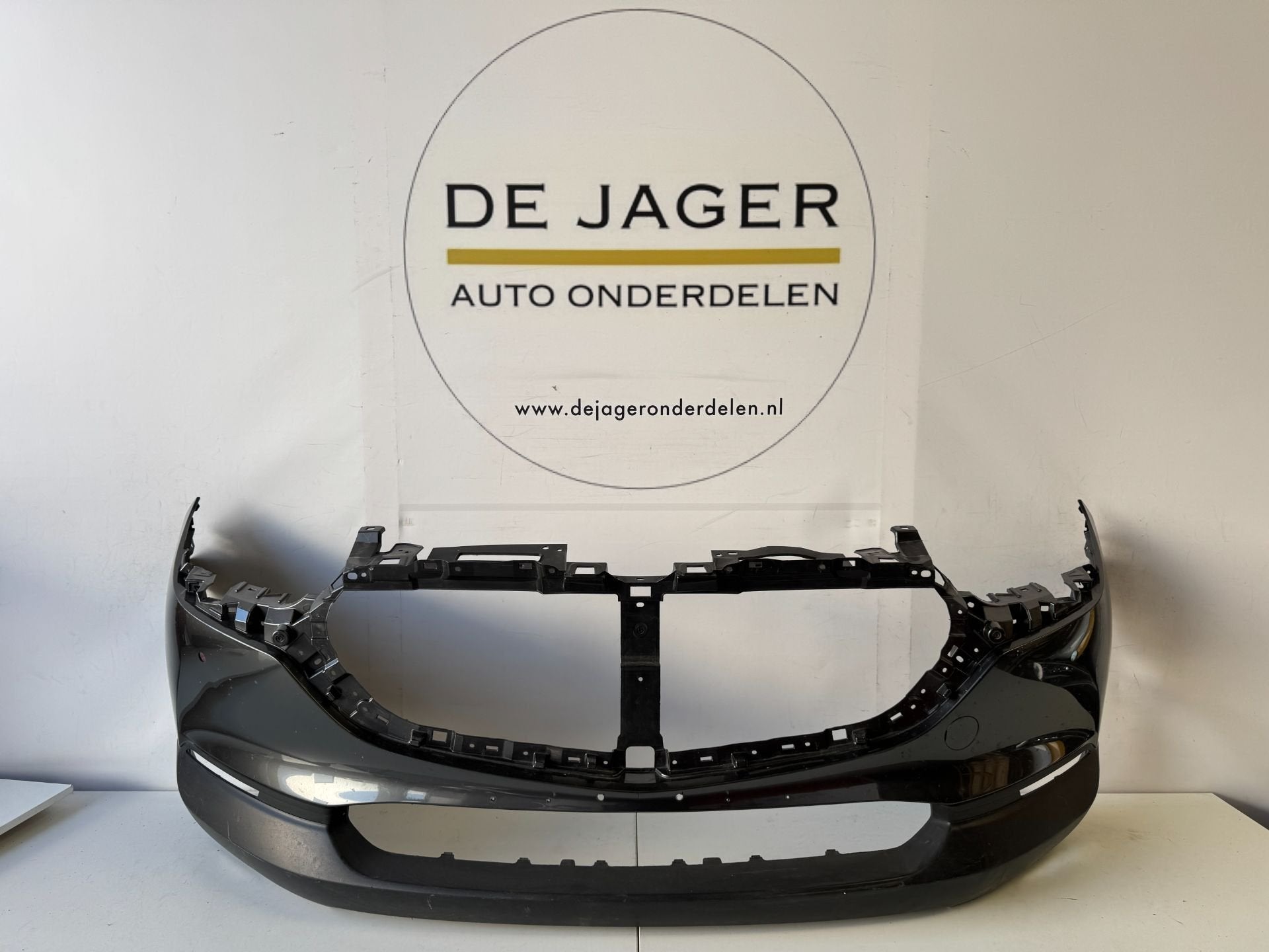 MAZDA CX-30 CX 30 VOORBUMPER BUMPER DFR5-50031 PDC, Gebruikt, Shinchi, Fuchu-Cho 3-1
730-8670  Hiroshima, Voor, Mazda Motor Corporation