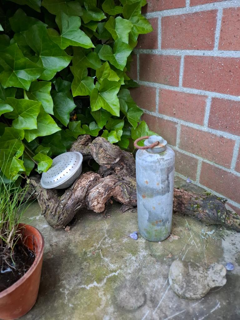 Oude zinken 'drink'fles, 23cm hoog, Ophalen of Verzenden, Overige kleuren, Overige materialen