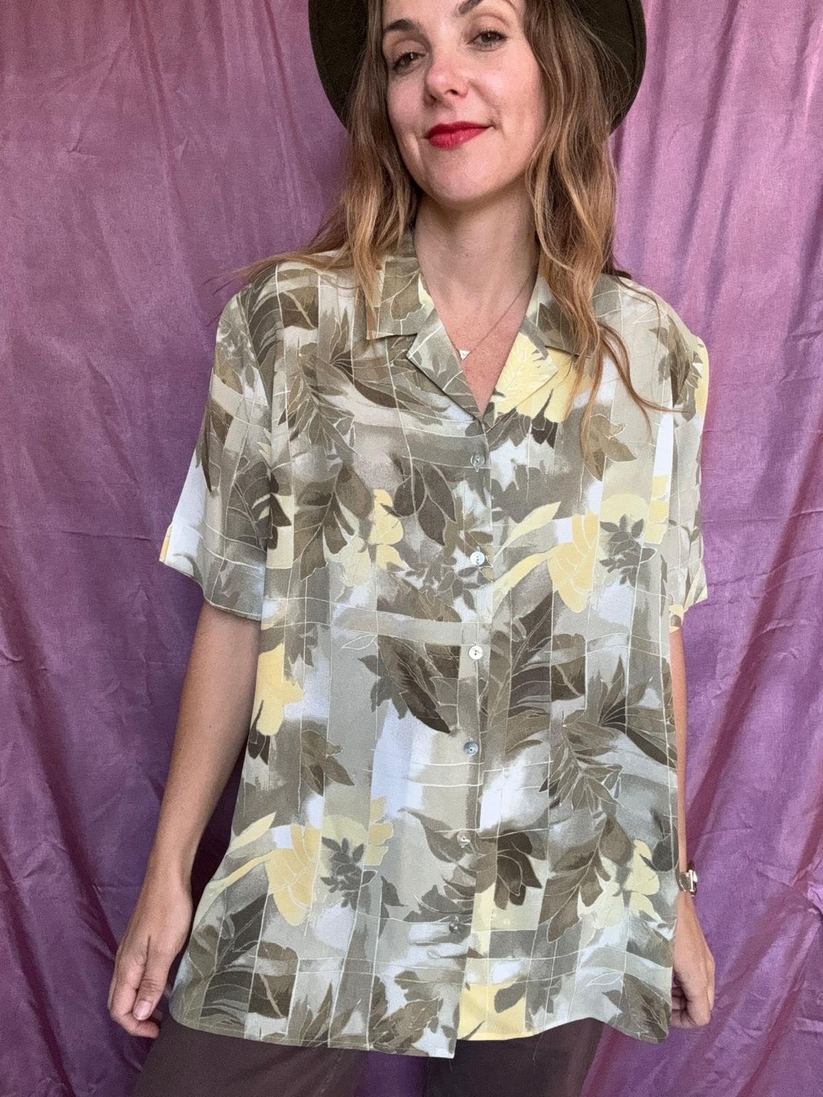 Vintage blouse, maat 48/4XL - print bladeren -  90's, Beige, Maat 46/48 (XL) of groter, Onbekend, Ophalen of Verzenden