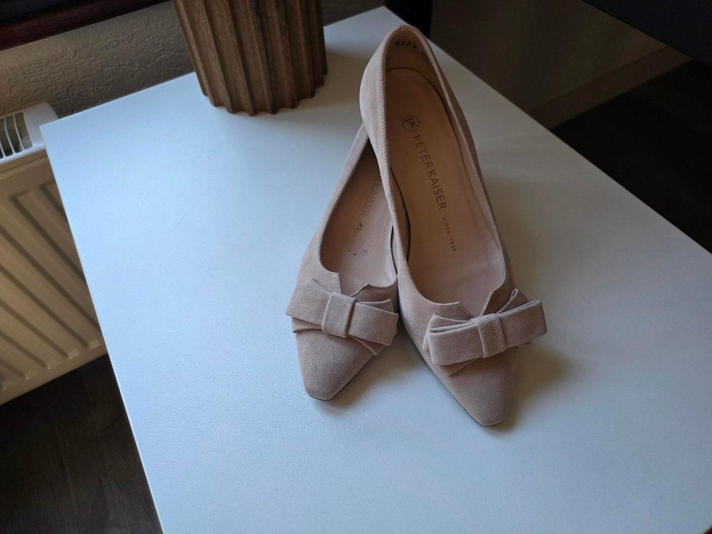 dames schoen pumps suede maat 36 beige licht roze, Kleding | Dames, Schoenen, Zo goed als nieuw, Pumps, Roze, Ophalen of Verzenden