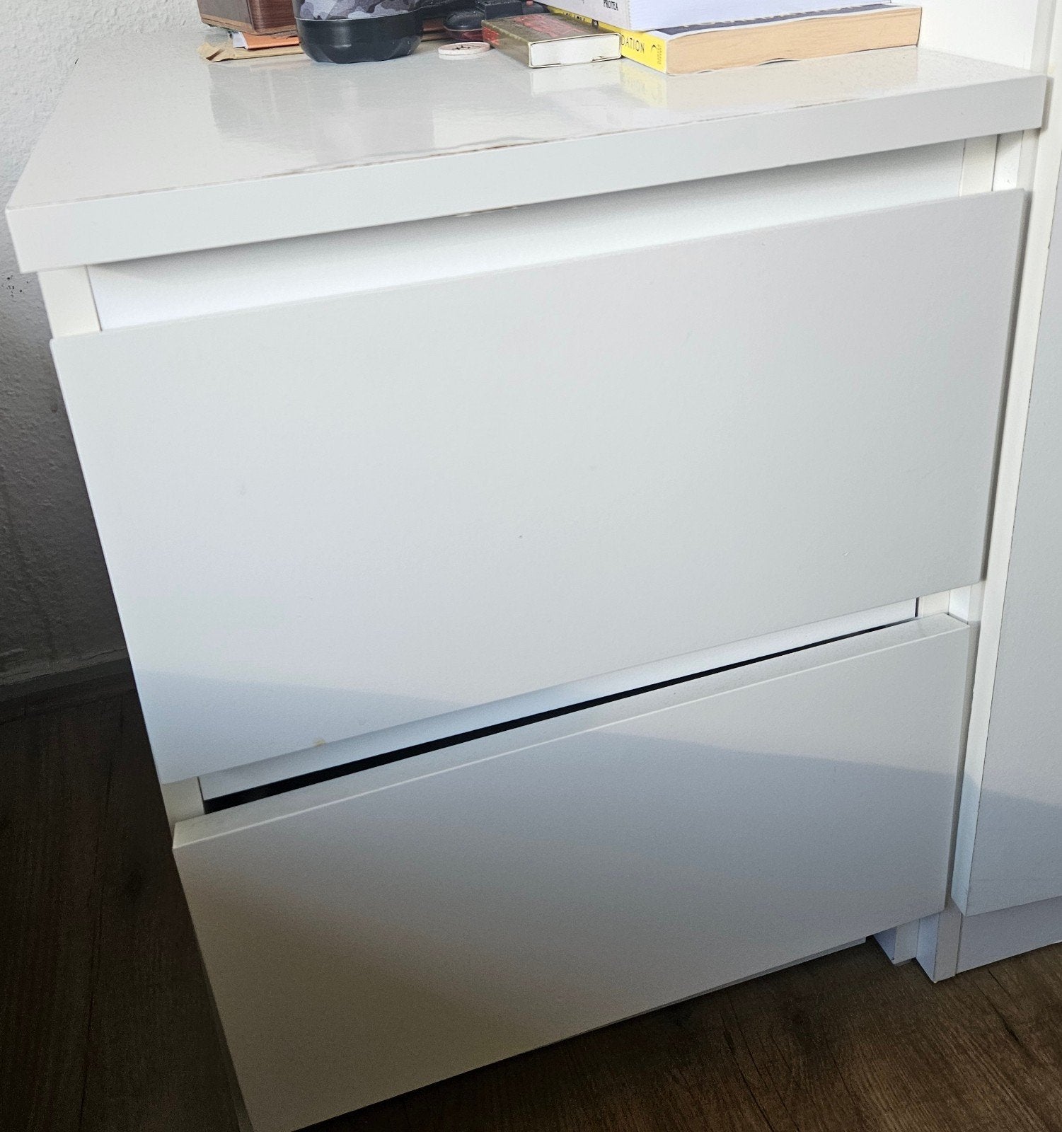 Ikea Malm nachtkastje wit met 2 lades, Huis en Inrichting, Ophalen, Minder dan 45 cm, 55 tot 70 cm, Zo goed als nieuw
