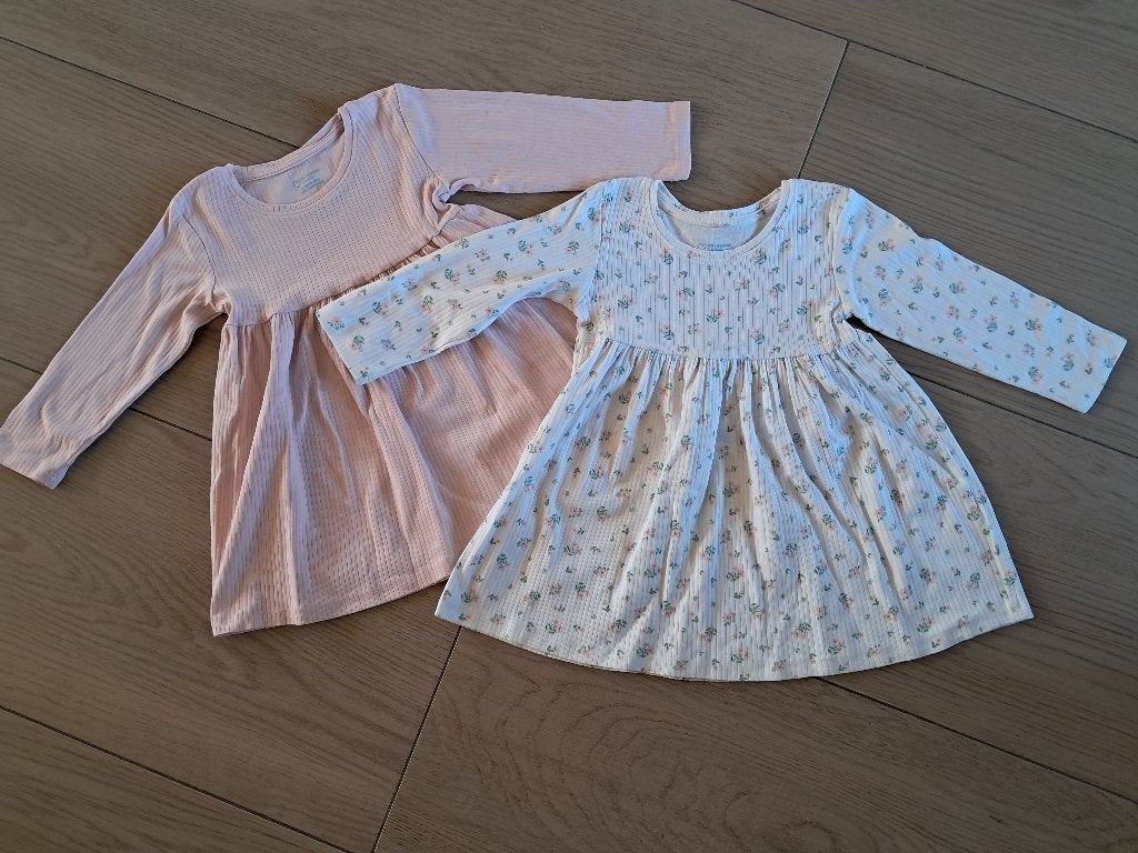 K328 Lichtroze en wit jurkje maat 86, Kinderen en Baby's, Babykleding | Maat 86, Meisje, Jurkje of Rokje, Ophalen of Verzenden