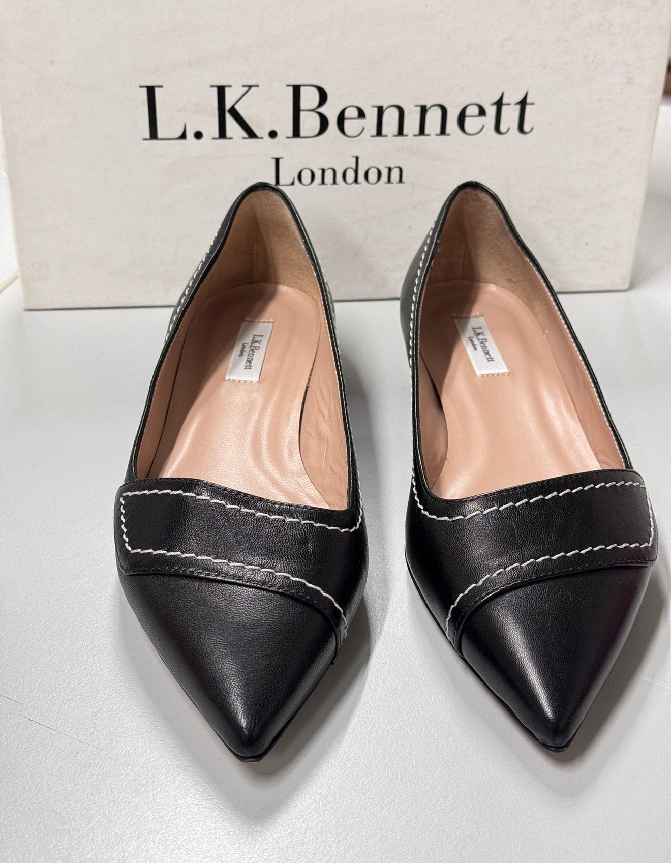 LK Bennett Polly Leather Contrast Stitch Flats schoen hak 37, Schoenen met lage hakken, Zwart, Nieuw, Ophalen of Verzenden