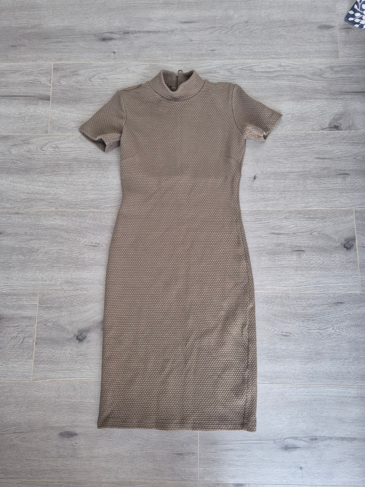 Kyra & Ko Getailleerde Jurk met Structuur en Kol – Maat M, Kleding | Dames, Jurken, Maat 38/40 (M), Bruin, Ophalen of Verzenden