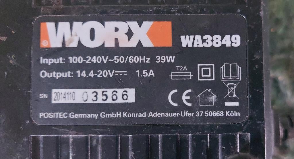 WORX Lader met 2 oplaadbare batterijen, Ophalen of Verzenden, Gebruikt, Minder dan 400 watt, Boor- en Schroefmachine