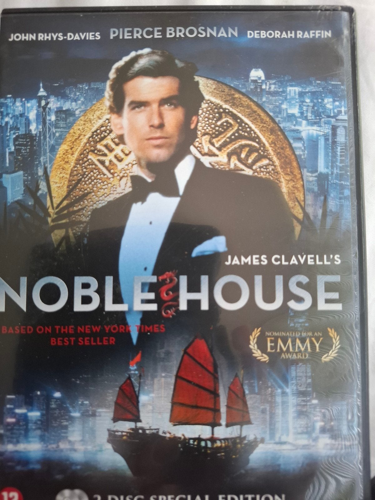 Noble house brosnan 2 discs, Ophalen of Verzenden, Zo goed als nieuw