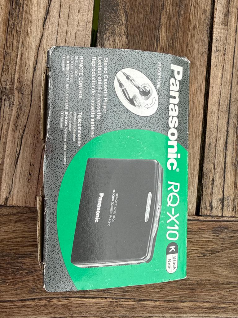 Zwarte Panasonic Walkman RQ-X10 met oortjes, zo goed als nie, Ophalen of Verzenden, Walkman
