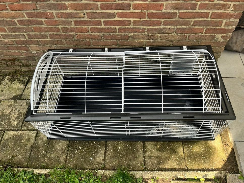 Ruime konijnenkooi / knaagdierkooi met kunststof onderbak, Dieren en Toebehoren, Ophalen, Kooi, 110 cm of meer, Zo goed als nieuw
