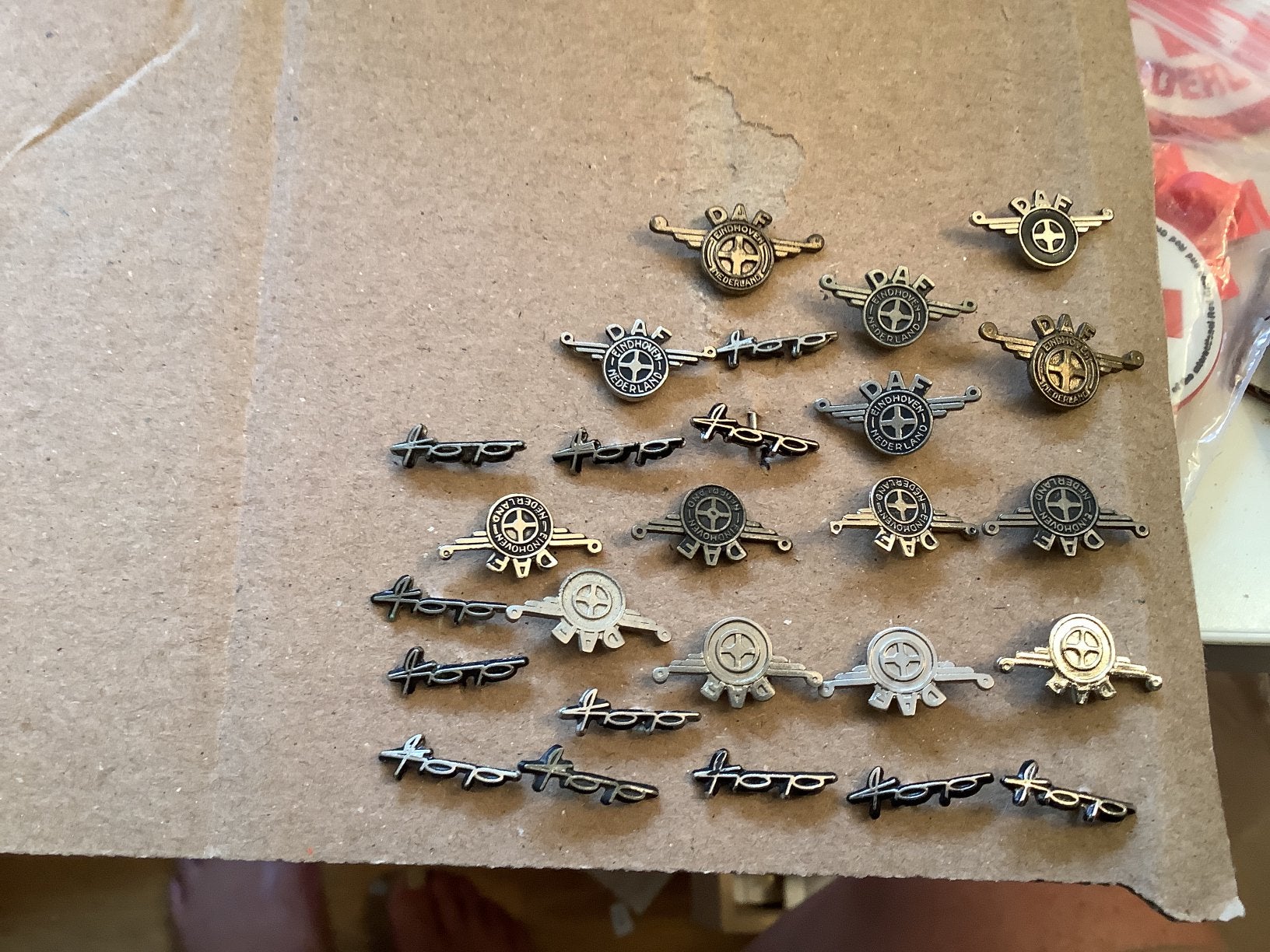 25 speldjes DAF, Verzamelen, Speldjes, Pins en Buttons, Ophalen of Verzenden, Gebruikt, Overige onderwerpen