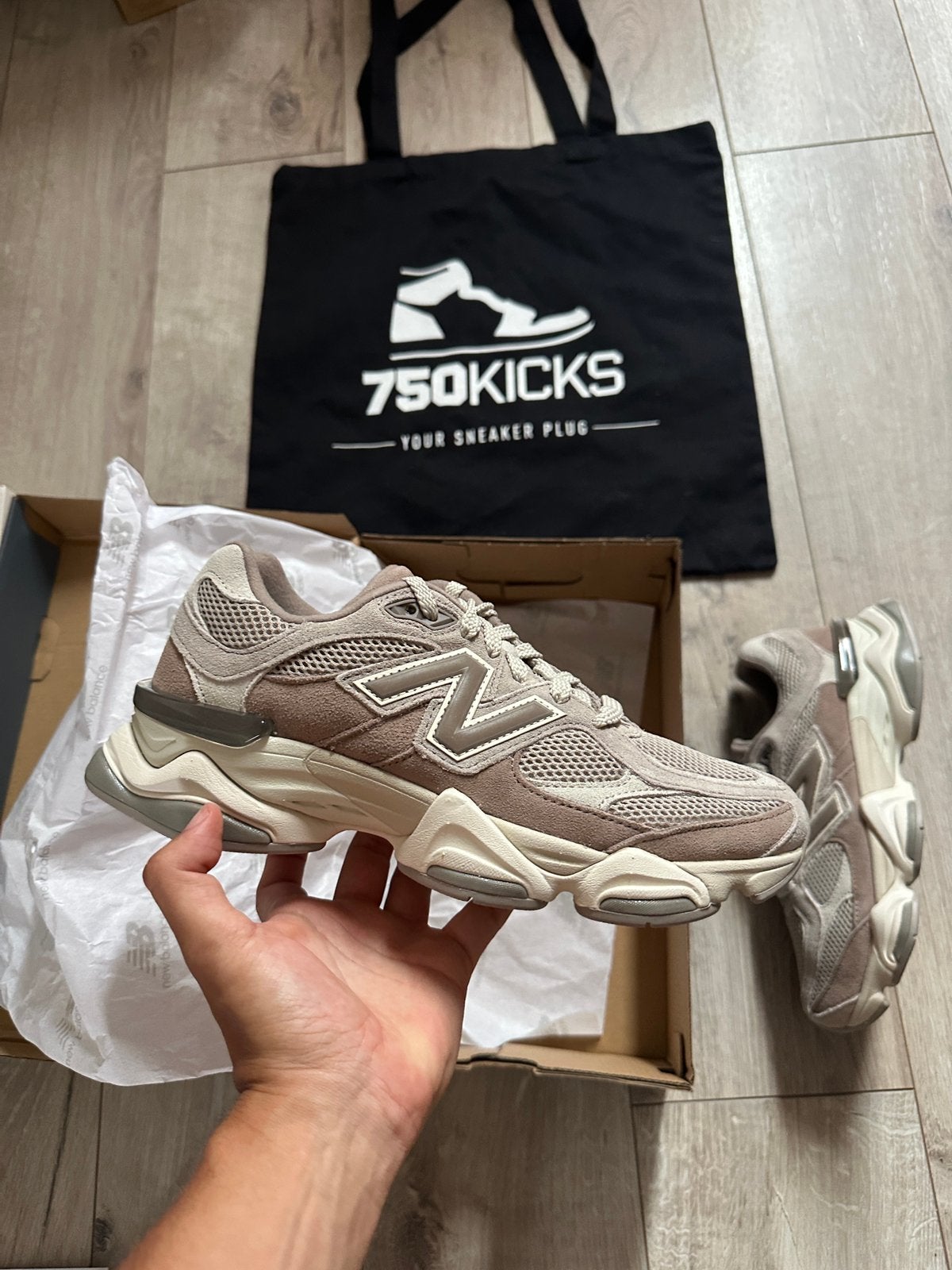 New Balance 9060 Mushroom Arid Stone U9060ERC Maat EU41,5 41, Bruin, Nieuw, Ophalen of Verzenden, Sneakers of Gympen