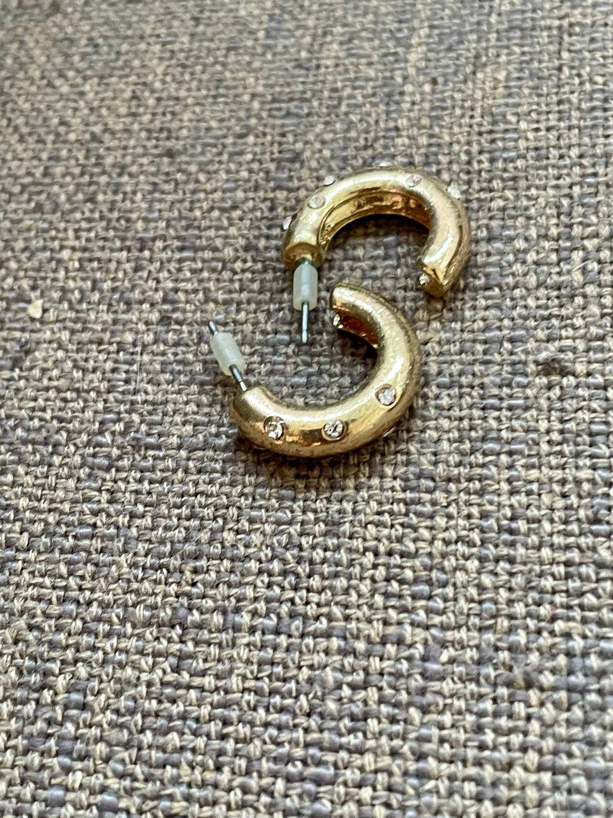 Goudkleurige Oorbellen met Strass Steentjes, Overige materialen, Gebruikt, Ophalen of Verzenden, Knopjes of Stekers