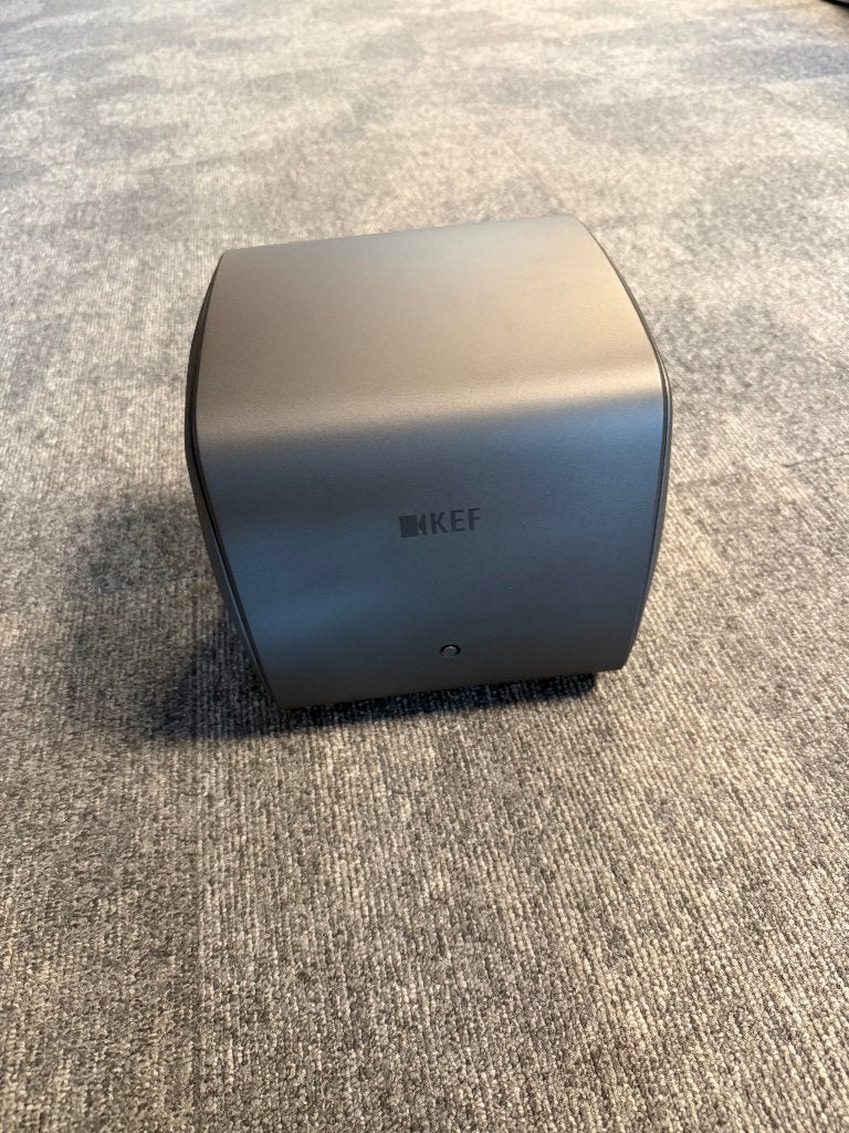 KEF KC62 Actieve Subwoofer – Titanium Gray, 150 watt of meer, Subwoofer, Inclusief kabels, Ophalen of Verzenden