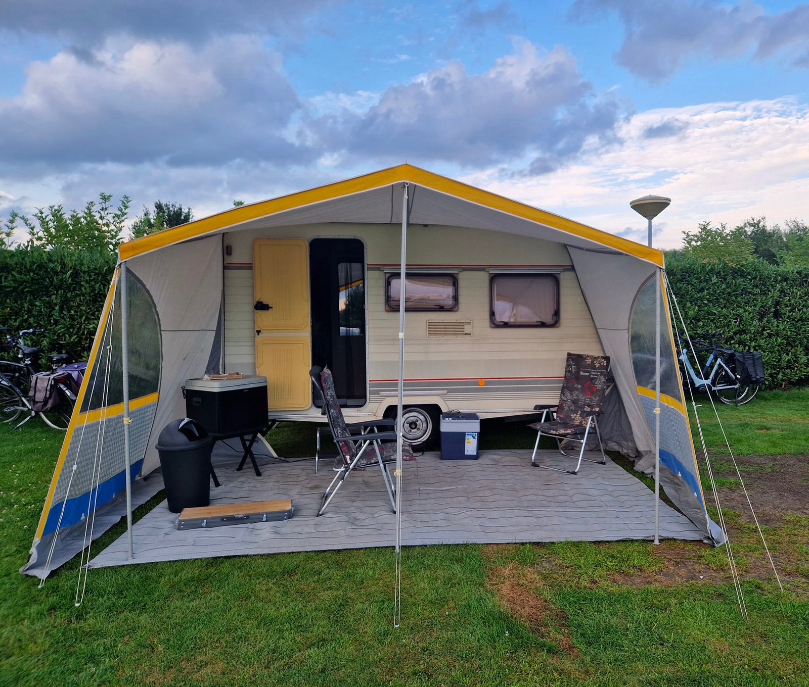 Sterckeman Ford 370 E caravan (1994), Sterckeman, Treinzit, Particulier, Luifel