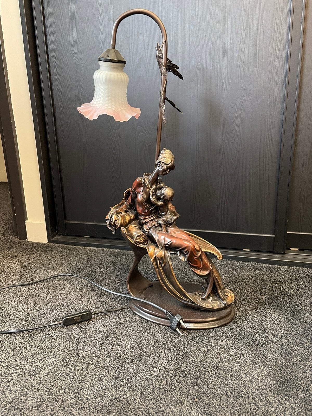 Art Nouveau Tafellamp met Vrouwelijk Figuur en Roze Glas, Antiek en Kunst, Ophalen