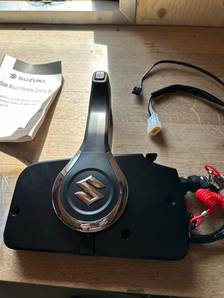 Nieuwe Suzuki schakelkast met trimfunctie, Ophalen of Verzenden, Nieuw, Motor en Techniek