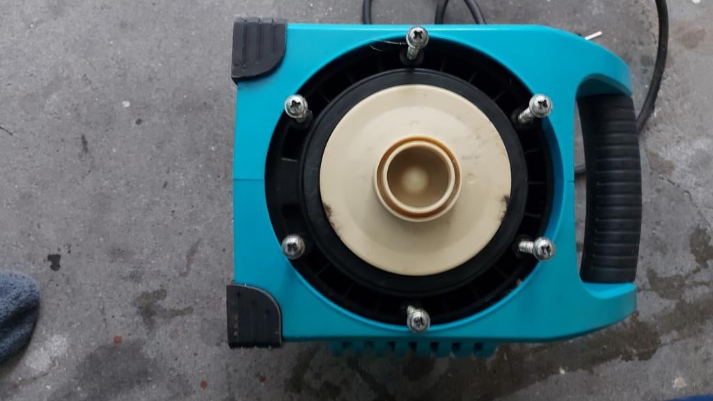 Waterpompmotor. Gardena, Ophalen, Gebruikt