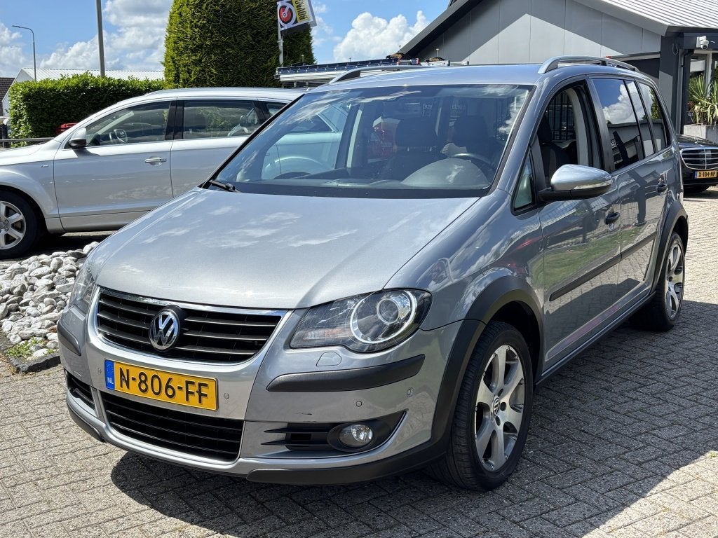 Volkswagen Touran 1.4 TSI Cross 2010 Trekhaak Onderhoudshist, Gebruikt, 4 cilinders, 14 km/l, Handgeschakeld