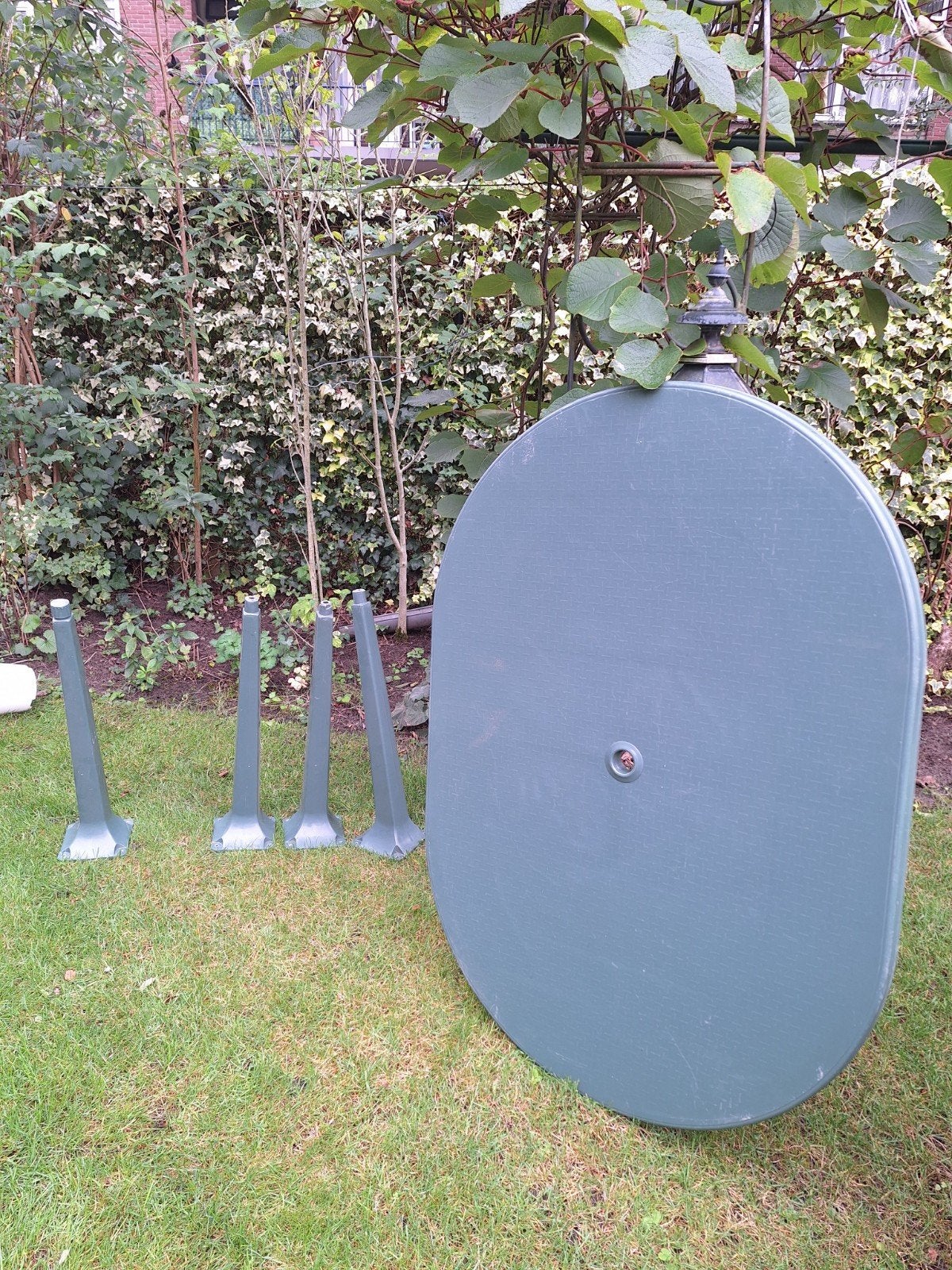 Ovale tuintafel met losse poten - groen, Tuin en Terras, Ophalen of Verzenden, Gebruikt, Ovaal, Kunststof