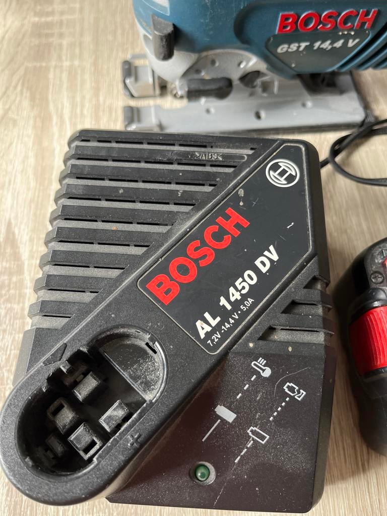 Bosch GST 14,4 V decoupeerzaag met lader en met 3 accu’s, Ophalen, Gebruikt