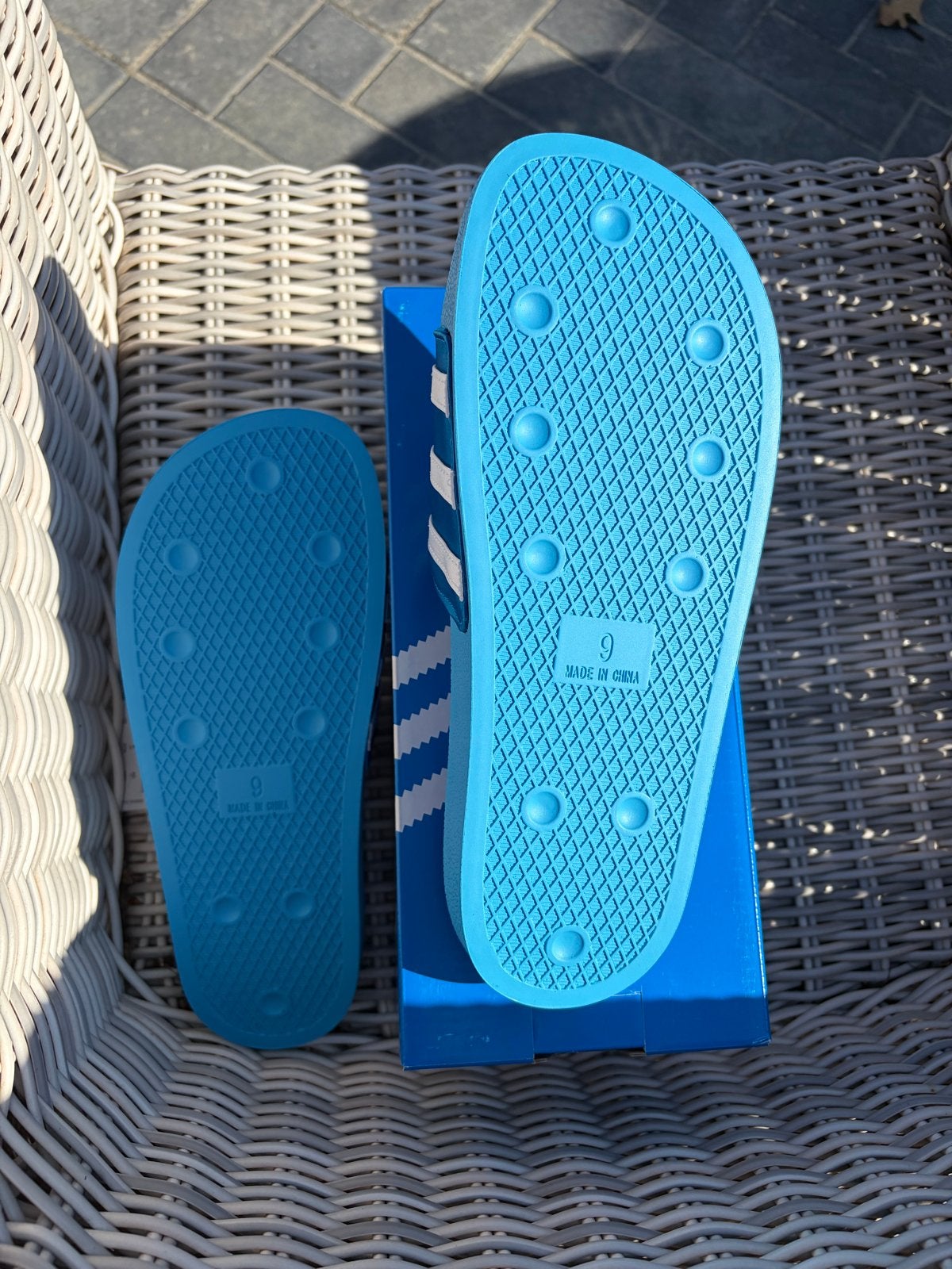 Adidas Adilette W Slippers - Nieuw in doos 43, Ophalen of Verzenden, Nieuw, Blauw, Slippers