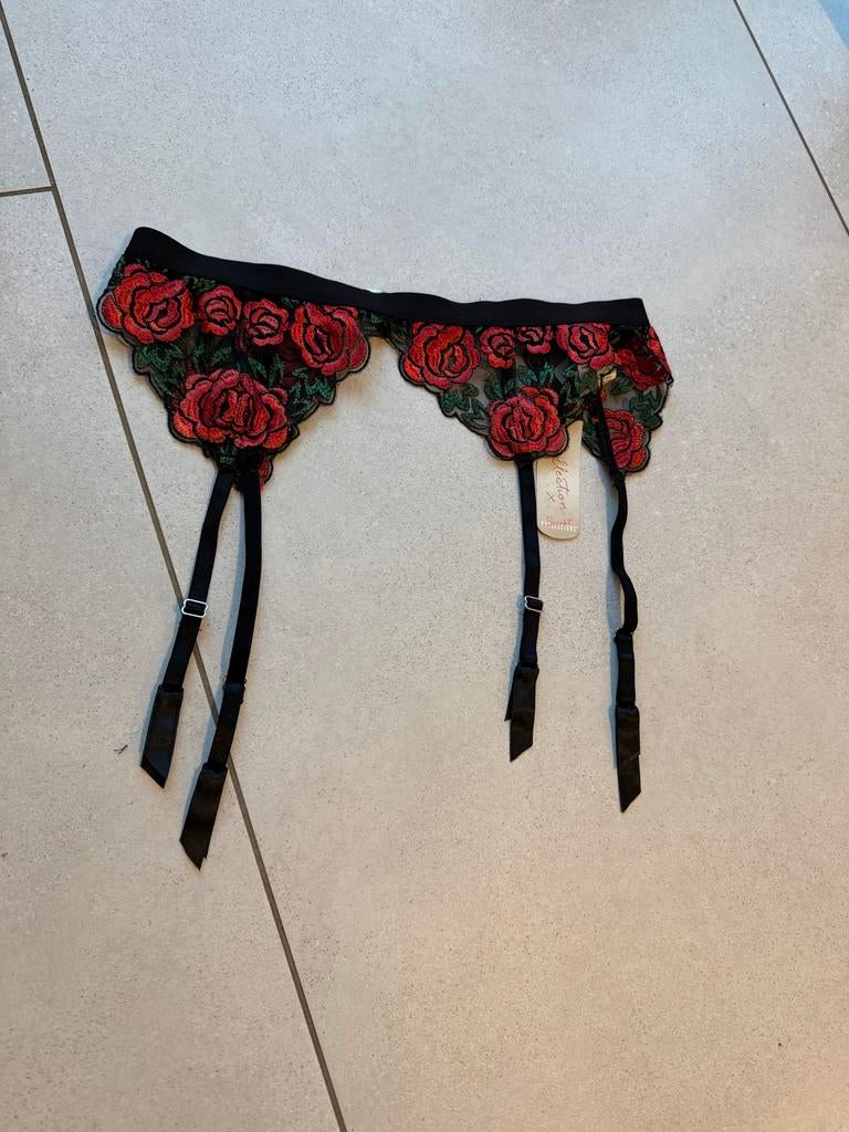 Zwarte jarretelgordel met rode rozen, Kleding | Dames, Ondergoed en Lingerie, Ophalen of Verzenden, Zwart, Overige typen