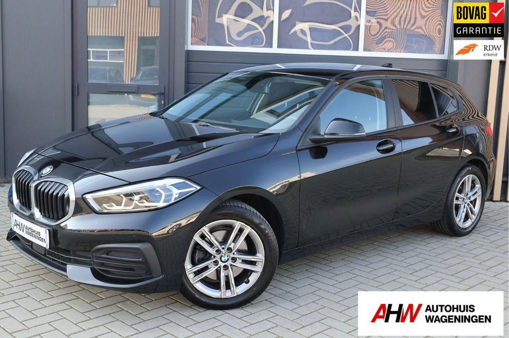 BMW 1-Serie 118i | ACC | LED | VIRTUAL | STOELVER.|, 136 pk, Leder en Stof, Zwart, Bedrijf