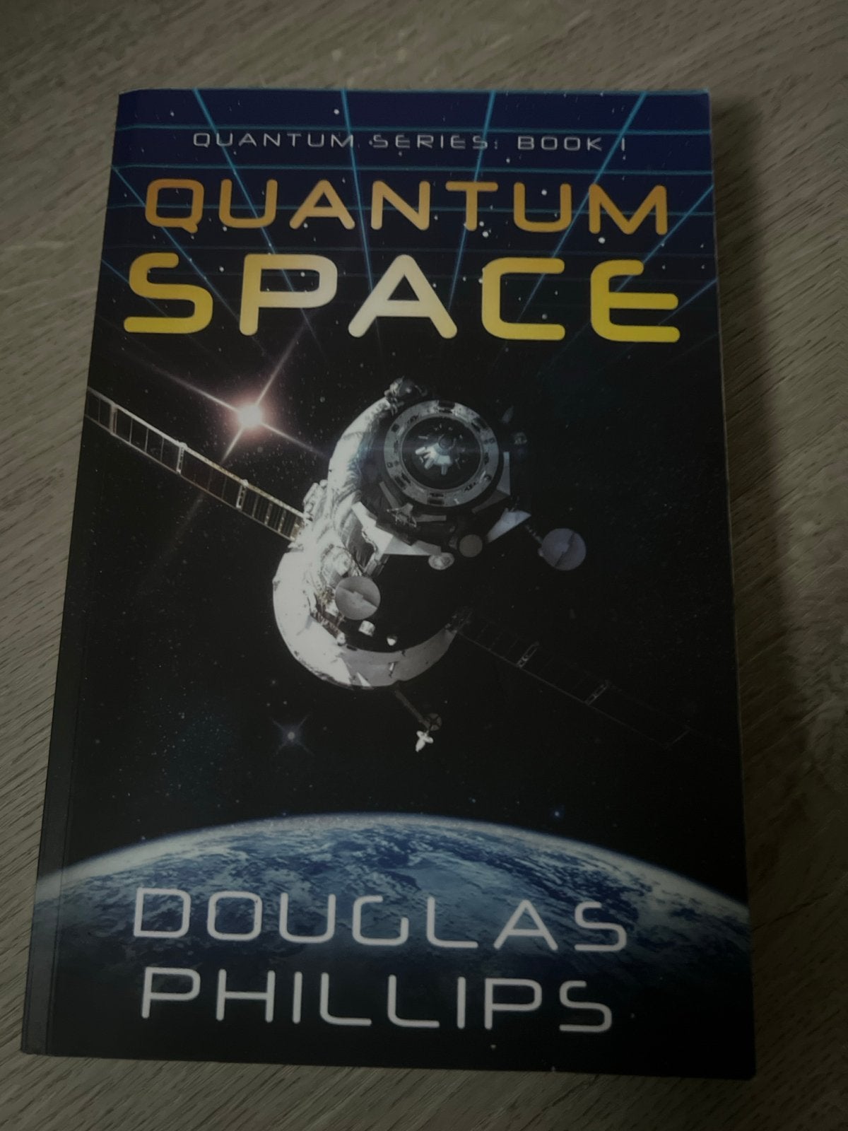 Quantum Space - Douglas Phillips (Quantum Series Boek 1), Boeken, Ophalen of Verzenden, Zo goed als nieuw