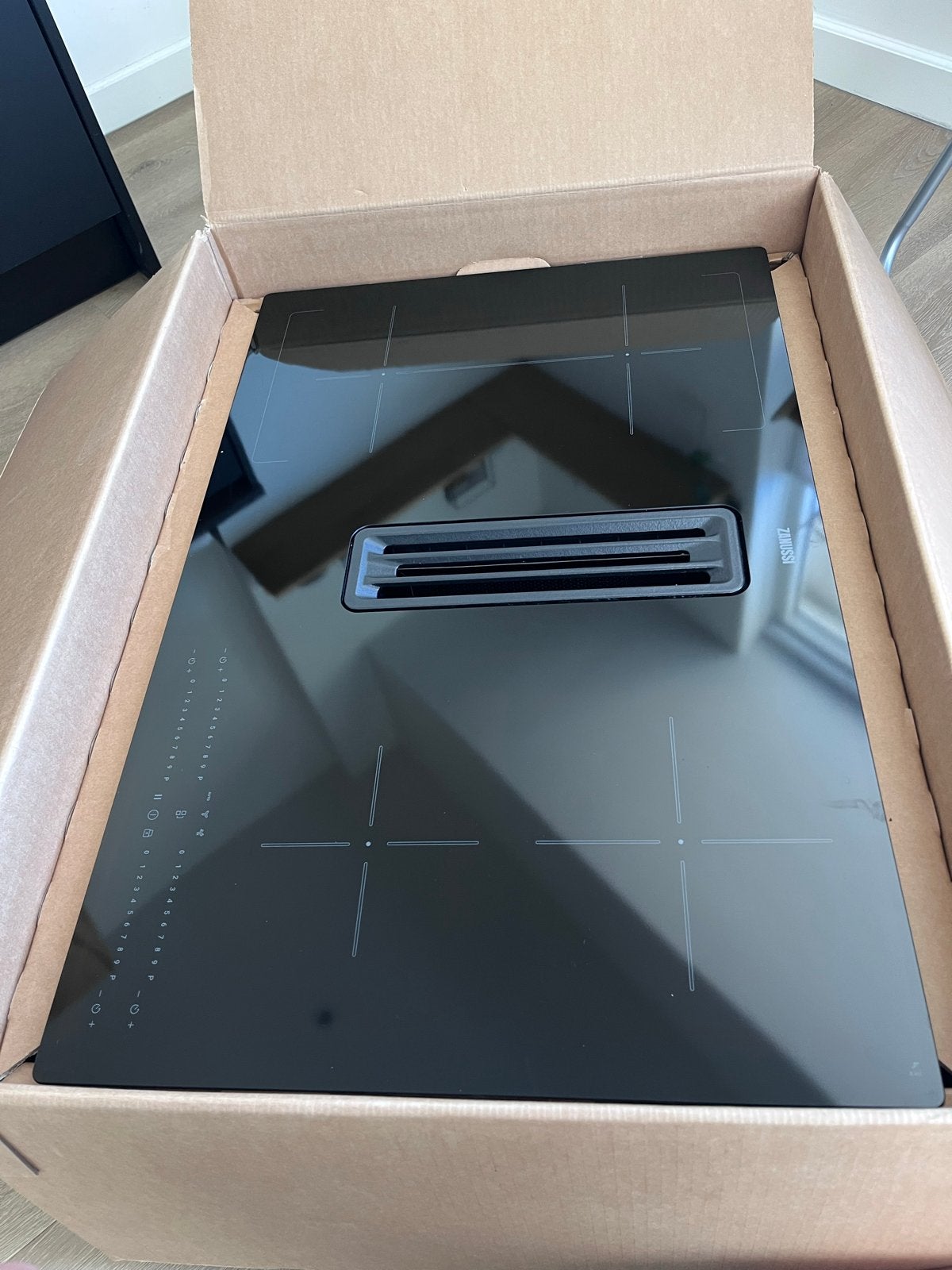 Zanussi ZICK845K Inductiekookplaat met geïntegreerde afzuigi, Ophalen, 4 kookzones, Zo goed als nieuw, Inbouw