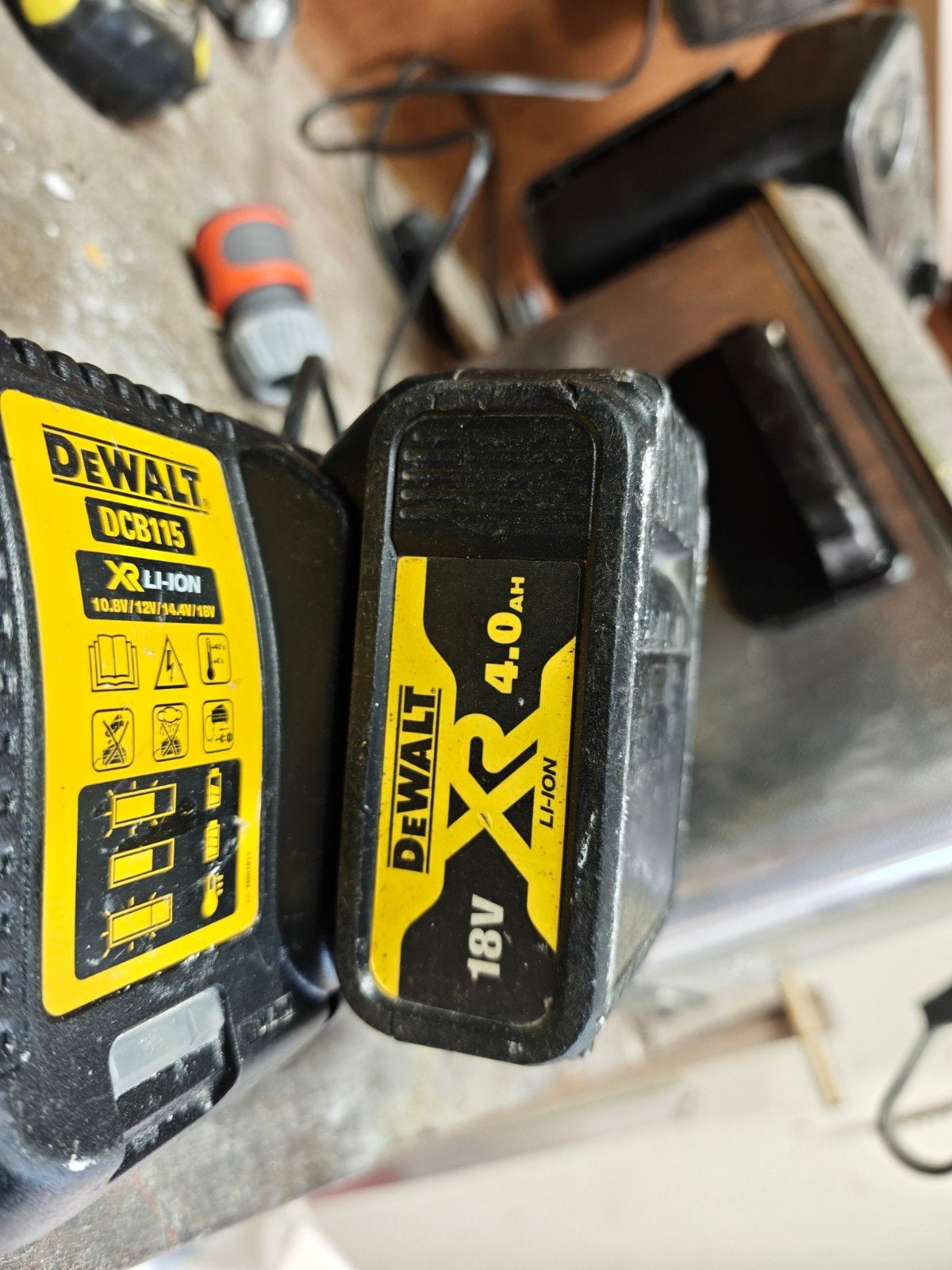 Dewalt DCB115 Oplader met 18V 4.0Ah Accu, Ophalen of Verzenden, Gebruikt, Overige typen