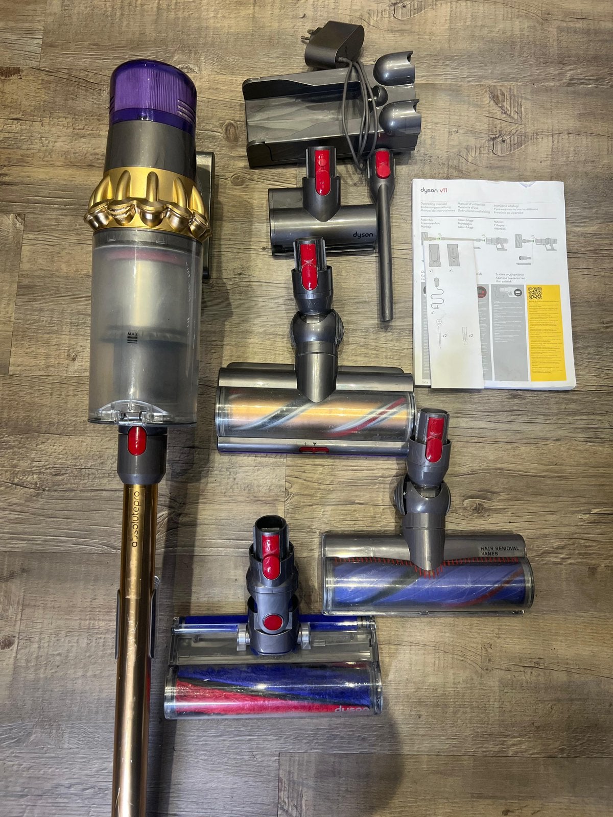 Dyson V11 Absolute Extra / Pro – compleet met accessoires, Ophalen of Verzenden, Zo goed als nieuw, Dyson, Geschikt voor tapijt