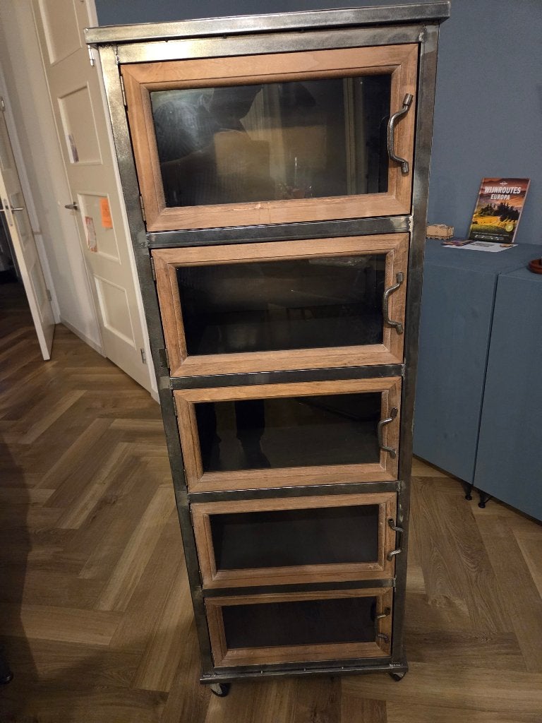Vitrinekast industrieel, Huis en Inrichting, Kasten | Vitrinekasten, 50 tot 100 cm, 25 tot 50 cm, Ophalen, Overige houtsoorten