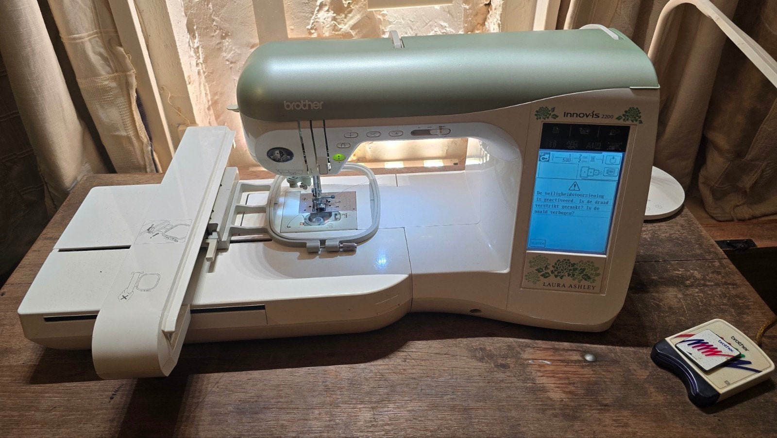 Brother Innov-ís 2200 Laura Ashley - Met defect, Ophalen, Gebruikt, Naaimachine, Brother