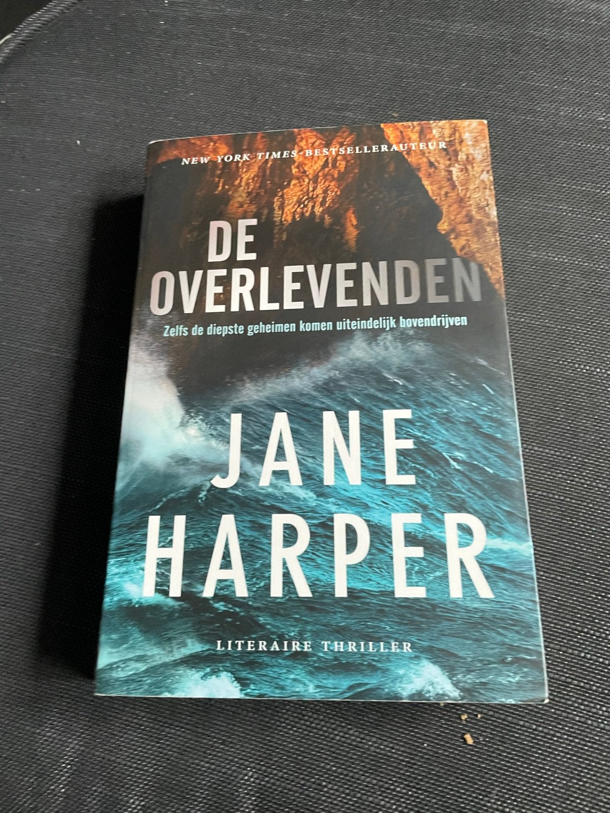 De Overlevenden - Jane Harper (Literaire thriller), Ophalen of Verzenden, Zo goed als nieuw