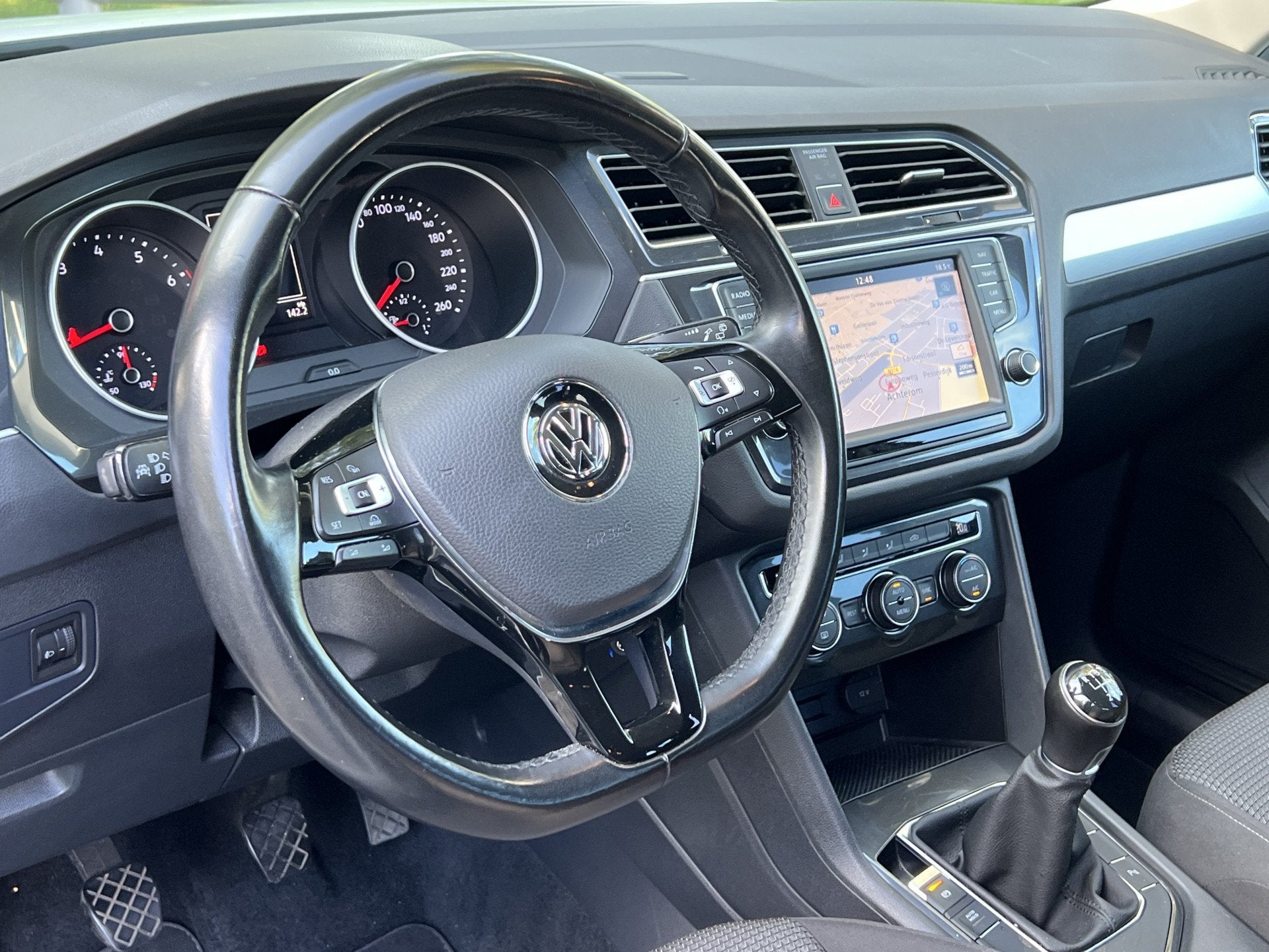 Volkswagen Tiguan 1.4 TSI Trendline | Trekhaak | RIJKLAAR |, Auto's, Voorwielaandrijving, Stof, Gebruikt, 4 cilinders
