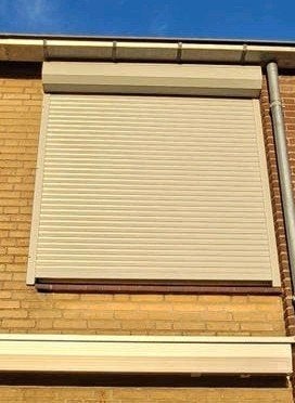 Rolluik 165x170 cm met handbediening, z.g.a.n., Ophalen, Wit, 150 tot 200 cm, Zo goed als nieuw