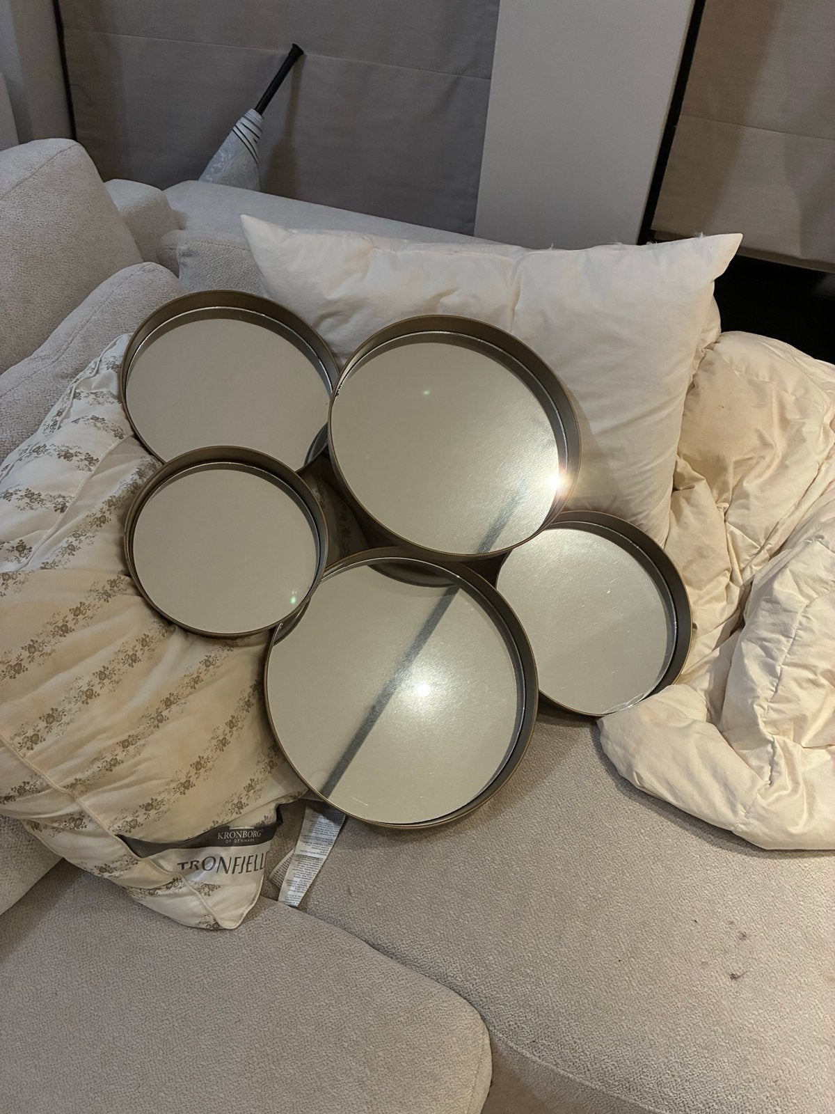5 ronde spiegels met gouden rand aan elkaar, Huis en Inrichting, Ophalen, Minder dan 50 cm, Gebruikt, Rond