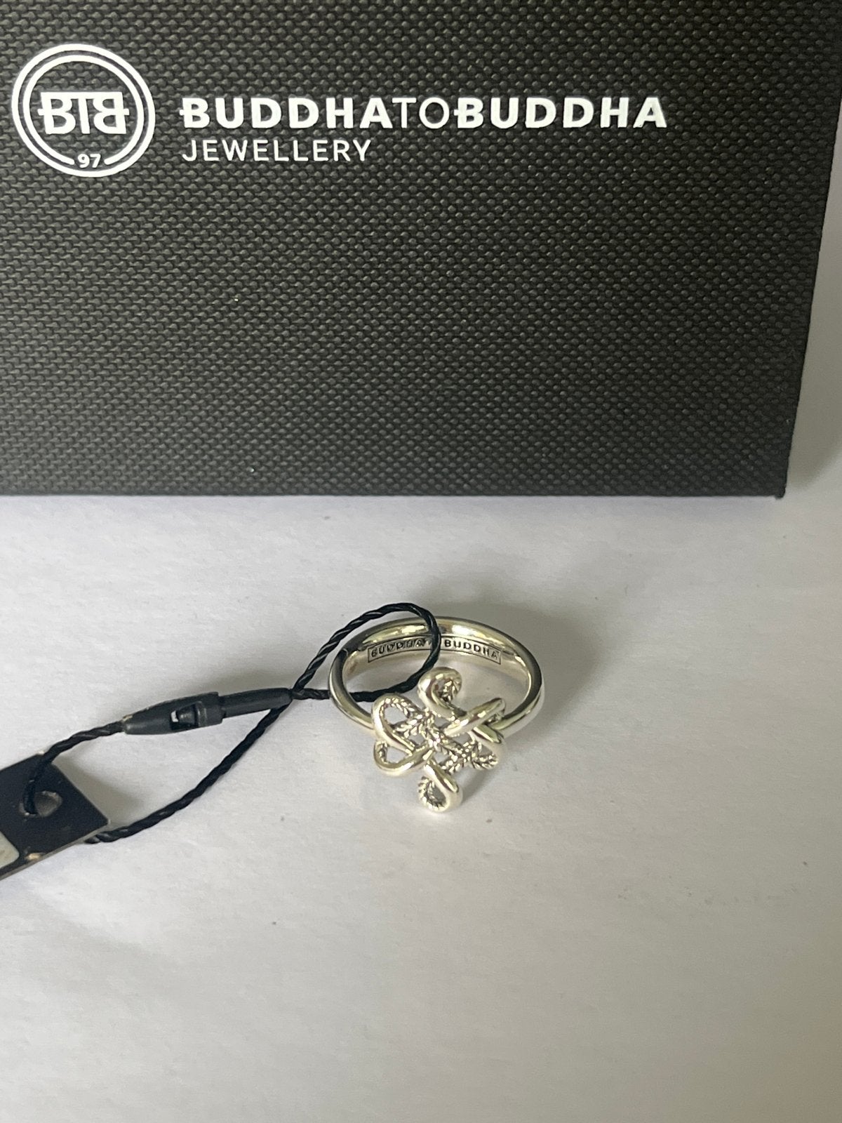 Buddha to Buddha Ring Endless Knot Zilver, Nieuw, Ophalen of Verzenden, 17 tot 18, Dame of Heer